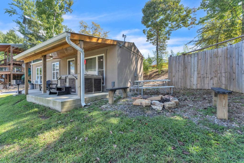 Hot Tub (Jacuzzi) - Photo 5