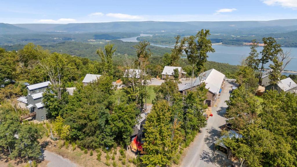 This is IT Cabin with a hot tub fire pit & indoor pool