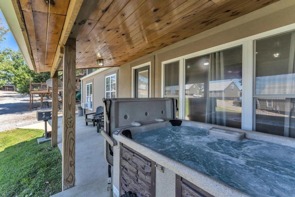 Hot Tub (Jacuzzi) - Photo 7