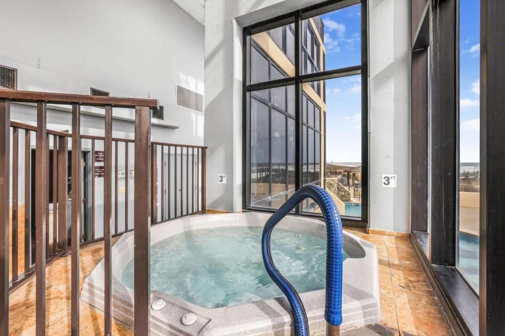 Phoenix II 2102- Fantastic Amenities & beach views