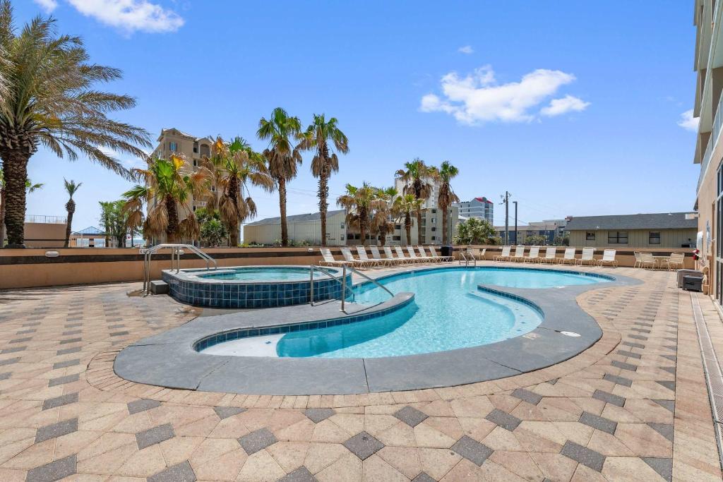 Gulf Views Lazy River Pools Hot Tub - Sleeps 6