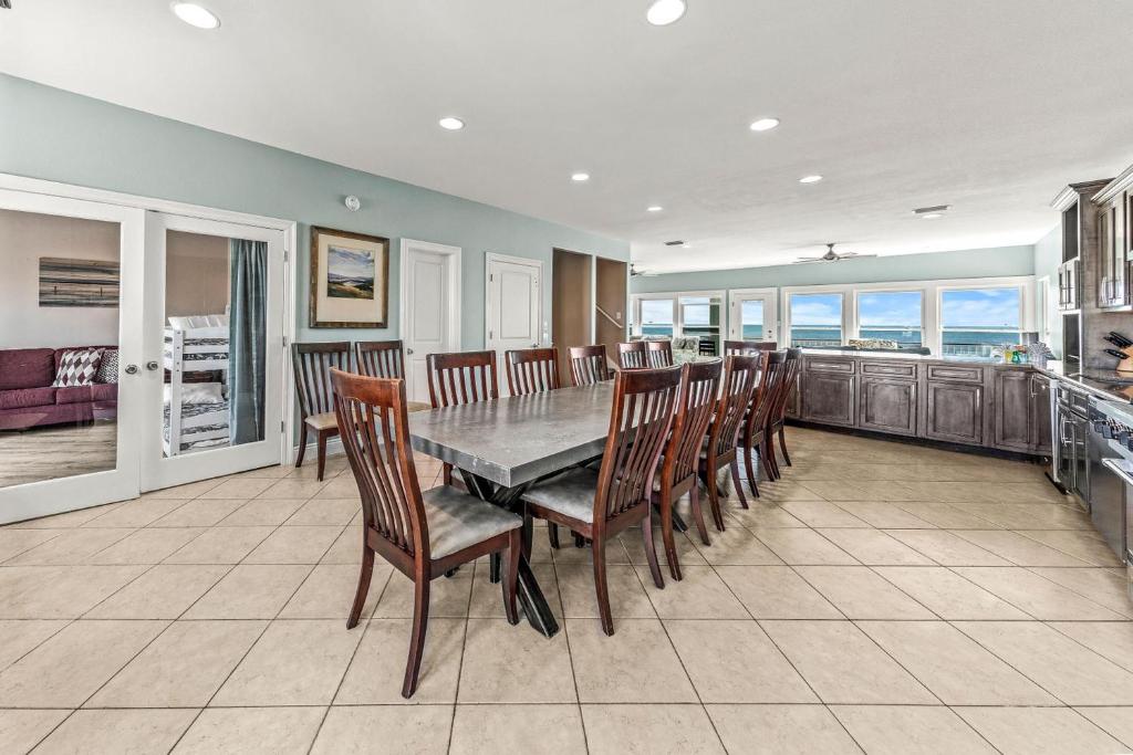 Grotto on the Gulf - Image 7