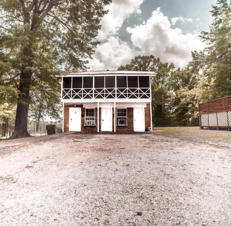 HISTORIC HILL APARTMENTS (Duplex) - Image 6