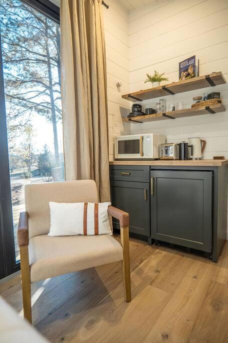 Glamping cabin with private deck and hot tub! - Image 4