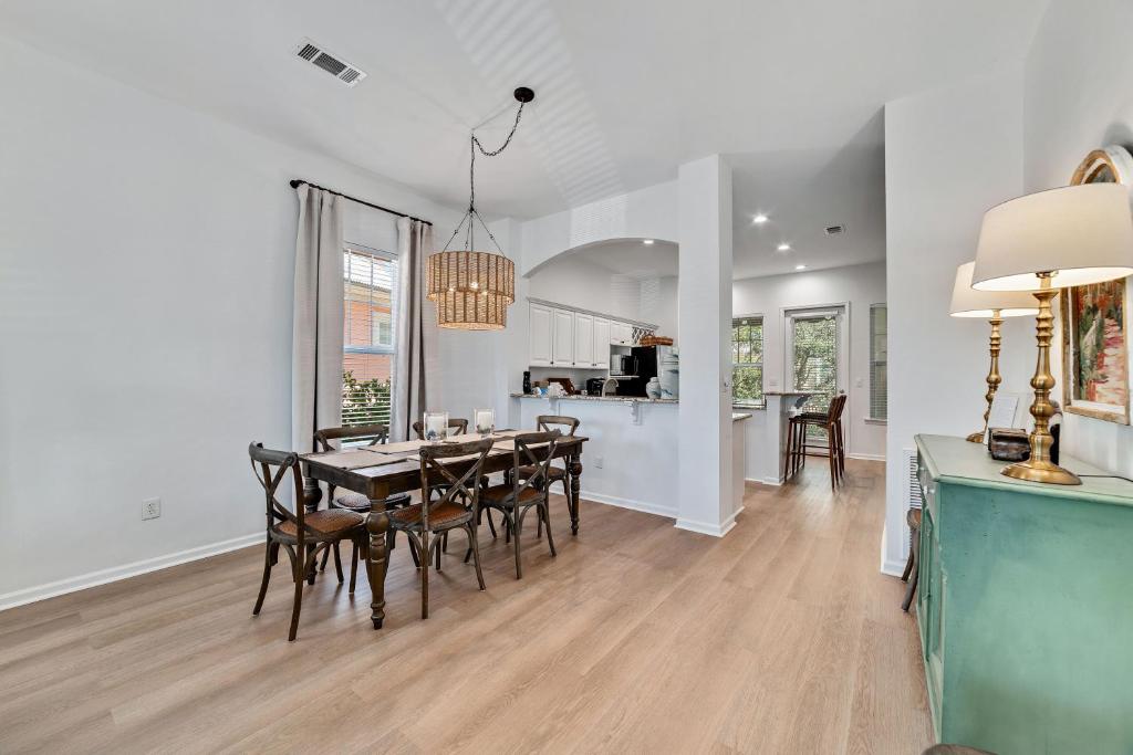 The Sip at Sea - Image 8