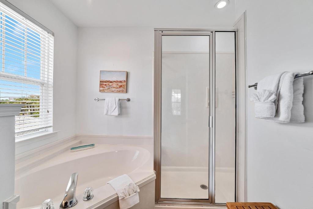 Hot Tub (Jacuzzi) - Photo 2