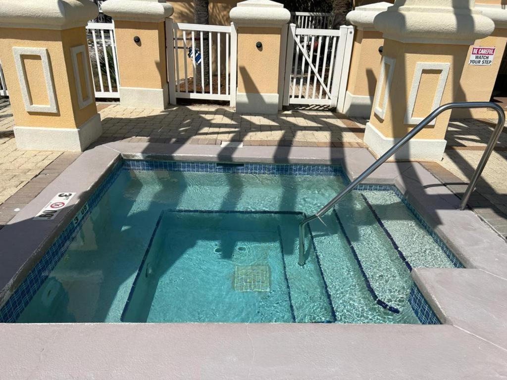 Hot Tub (Jacuzzi) - Photo 3