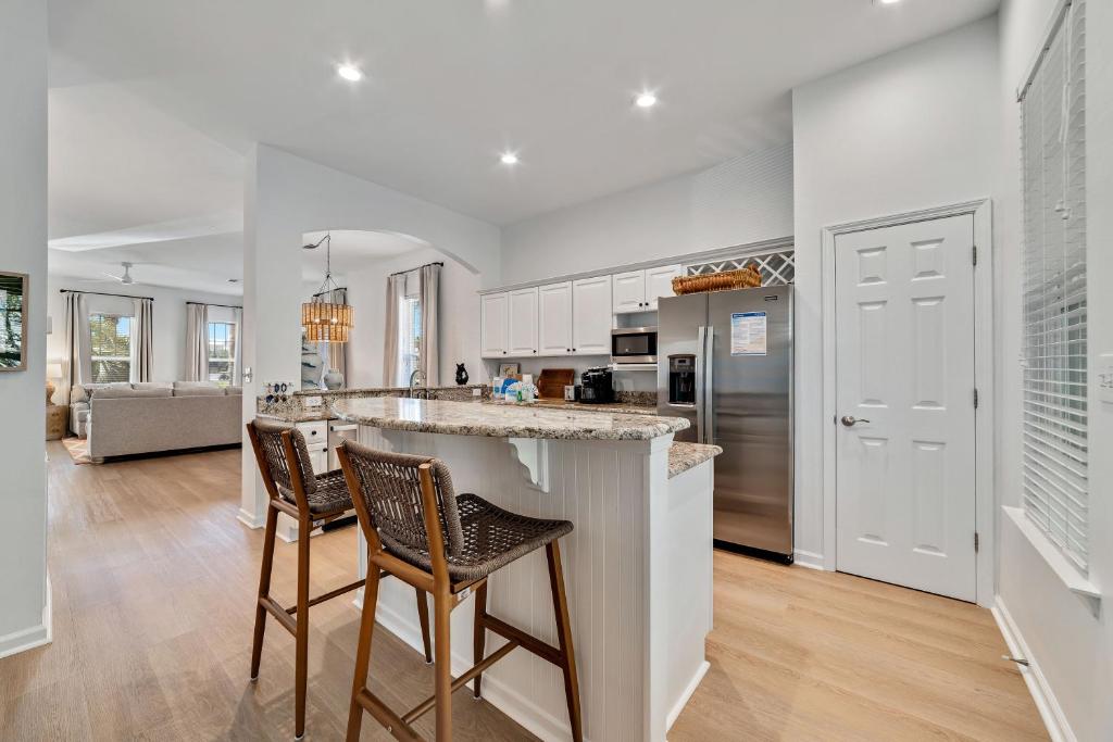 The Sip at Sea - Image 7