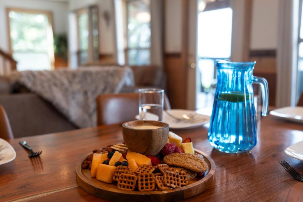 Trails End Cabin with a hot tub fire pit & indoor pool - Image 8