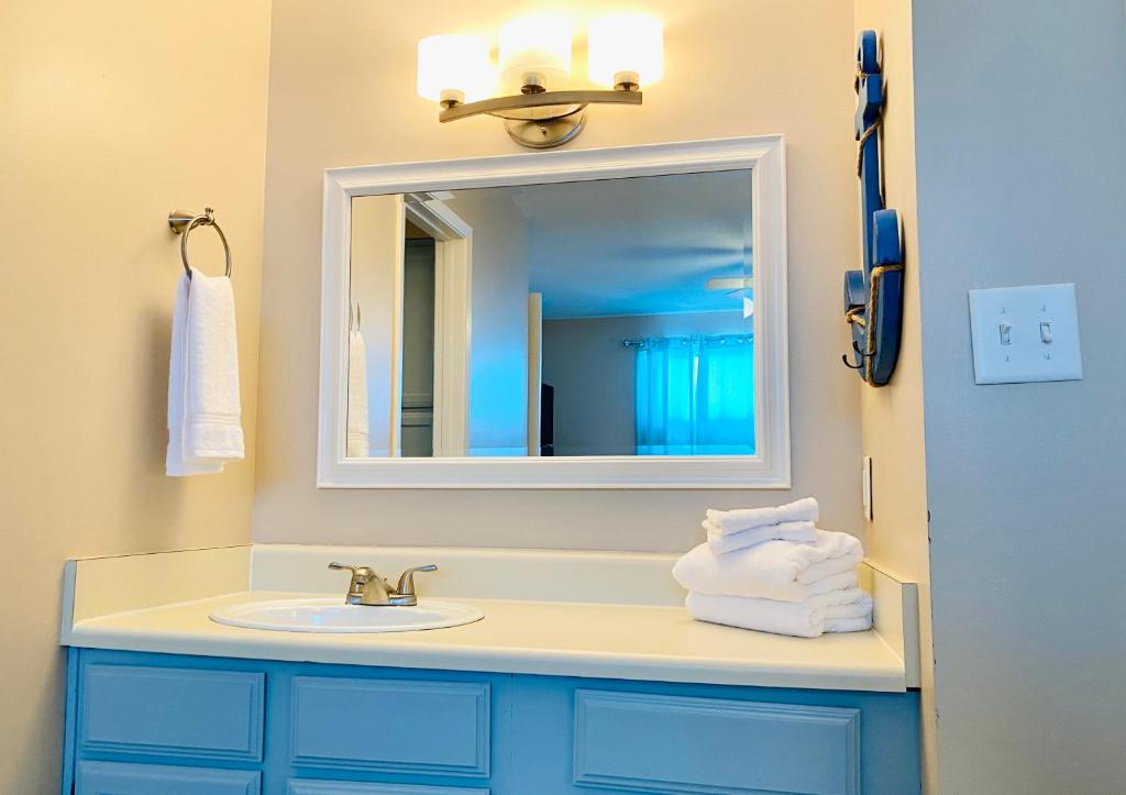 Sugar Beach 331 by ALBVR - Beautifully upgraded top floor condo with indirect beach view - Image 8