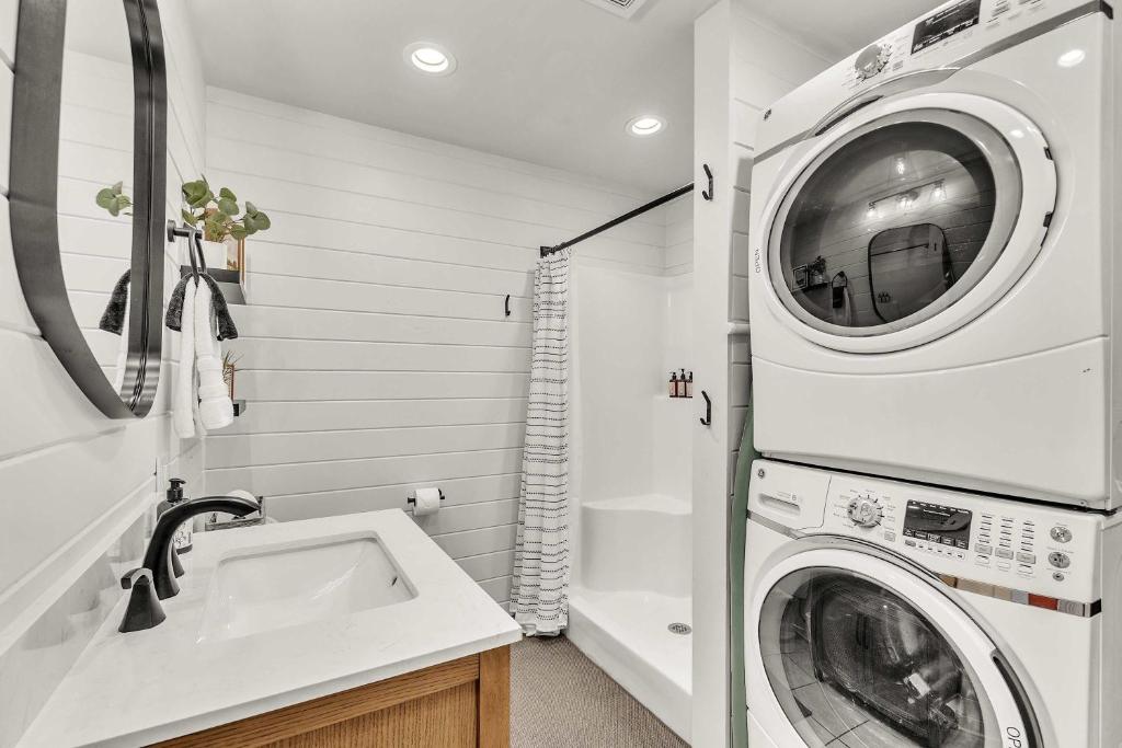 Hot Tub (Jacuzzi) - Photo 2