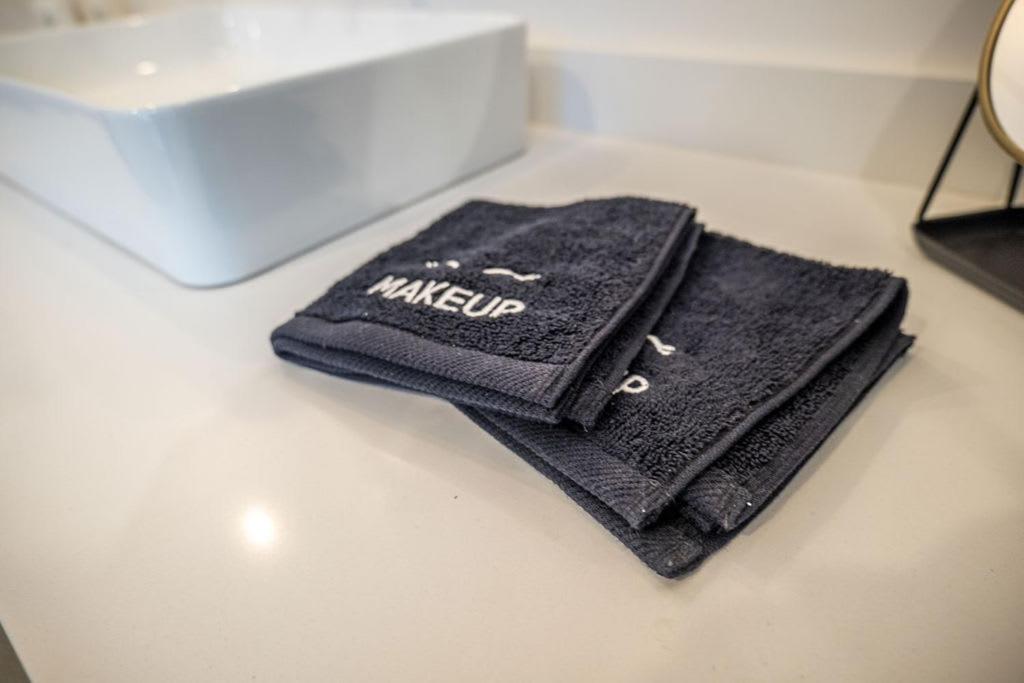 Luxury tiny house with hot tub and private deck! - Image 8