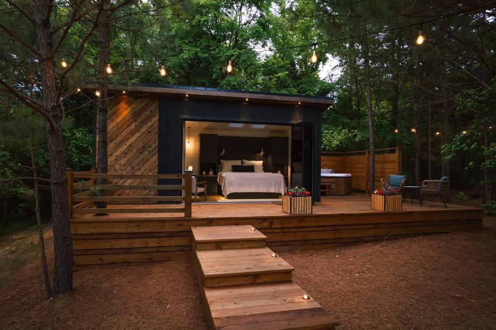 Luxury tiny house with hot tub and private deck!