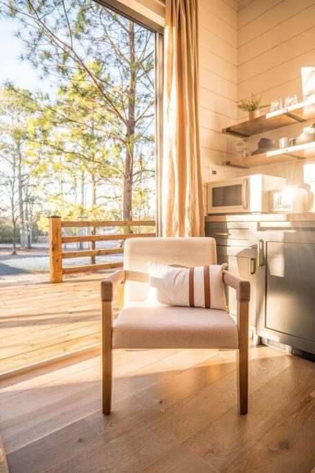 Luxury tiny house with hot tub and private deck! - Image 4