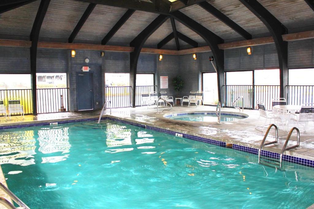 Windward Pointe 1401-Large balcony best views