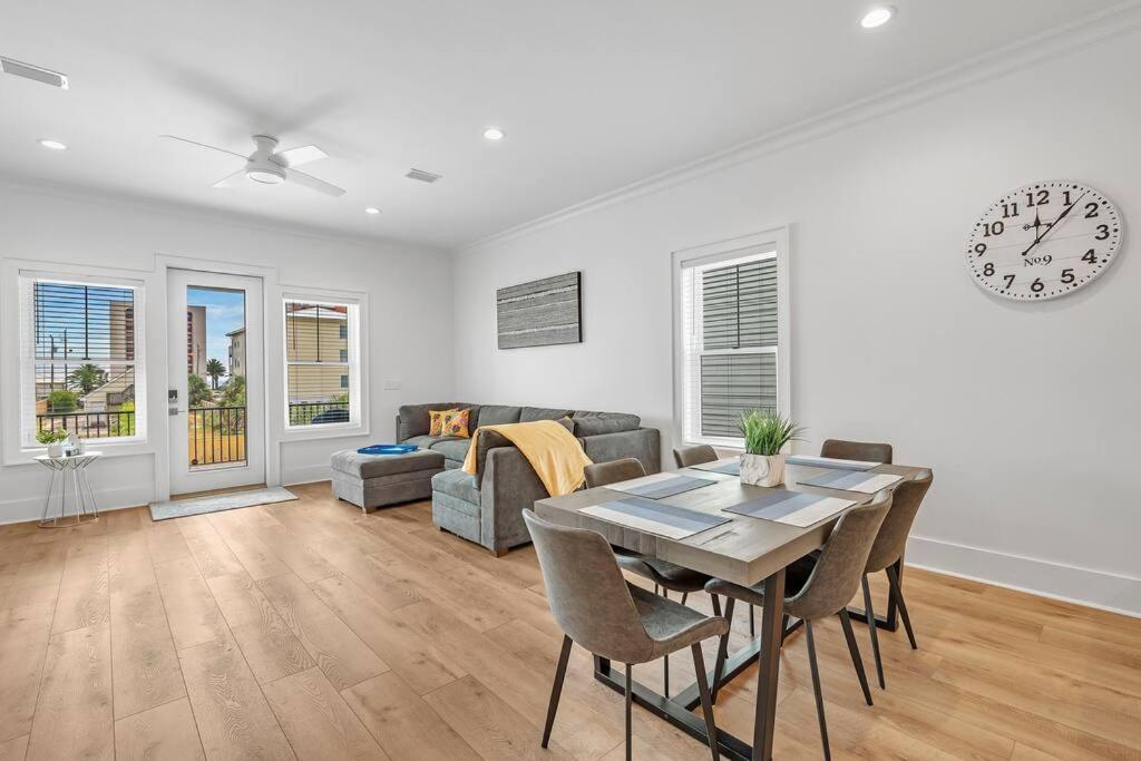 Amazing new house - steps away from beach! - Image 7