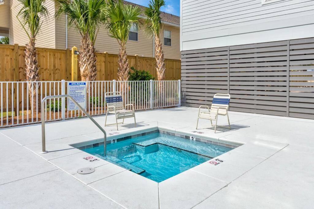 Amazing new house - steps away from beach!