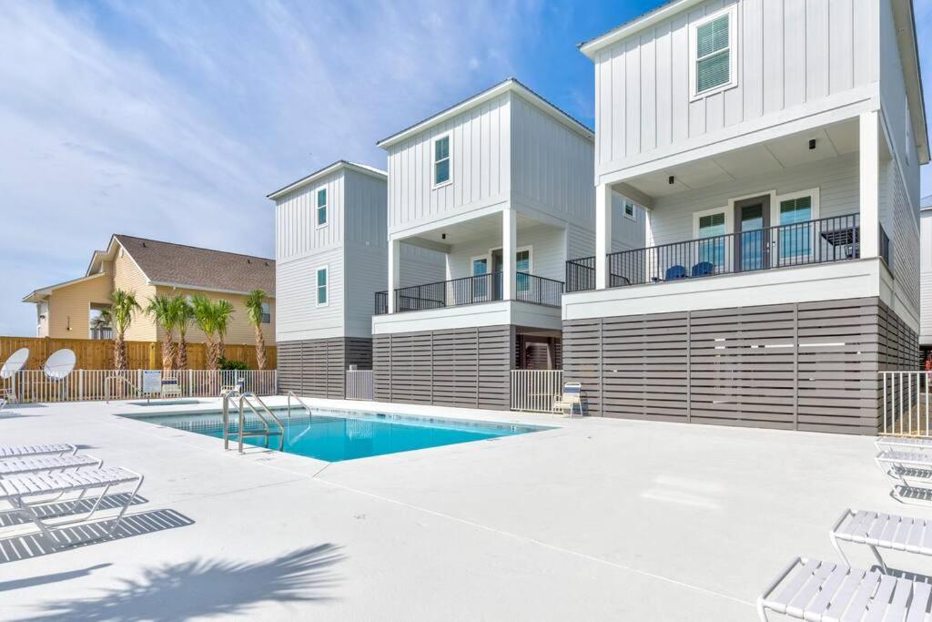 Amazing new house - steps away from beach! - Image 4