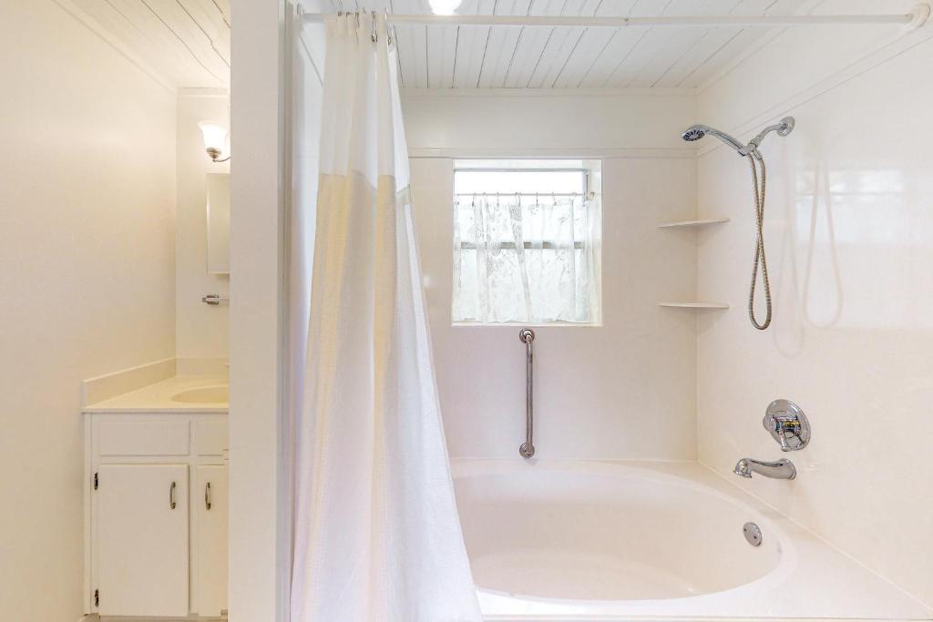 Hot Tub (Jacuzzi) - Photo 3