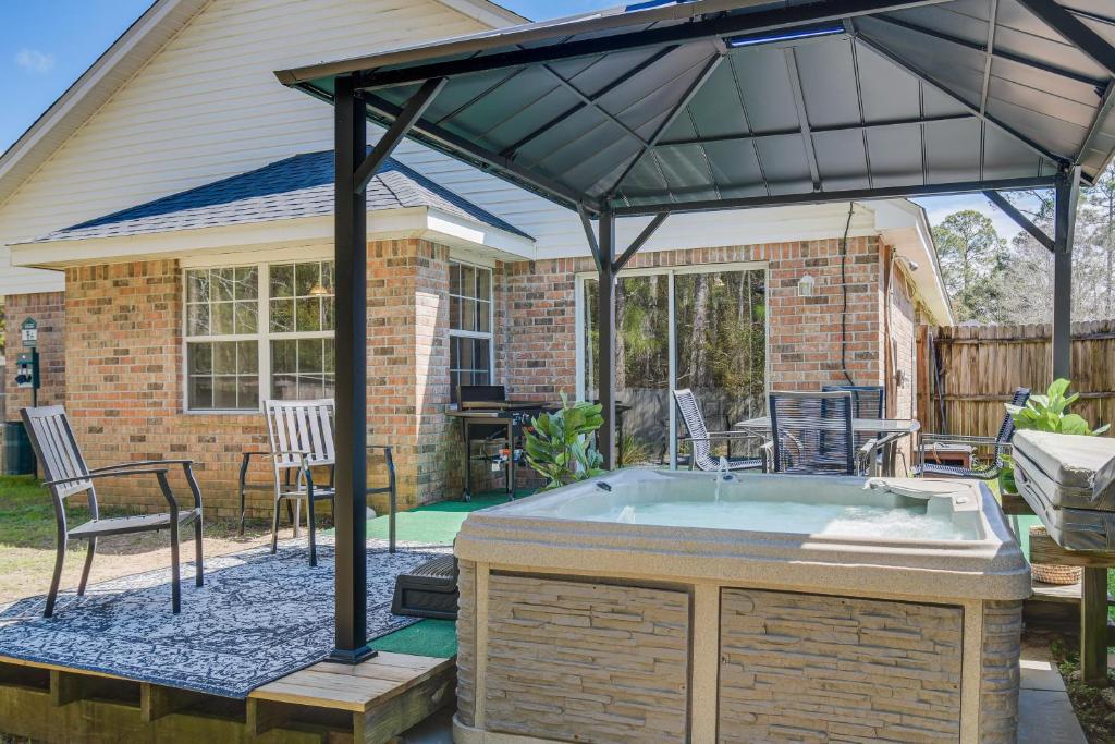 Hot Tub (Jacuzzi) - Photo 2