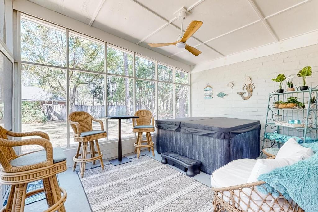 Hot Tub (Jacuzzi) - Photo 3