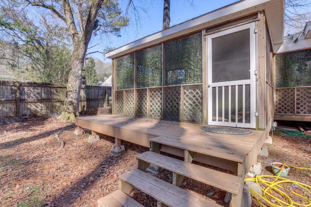 Pet-Friendly Birmingham Cottage with Private Hot Tub - Image 6