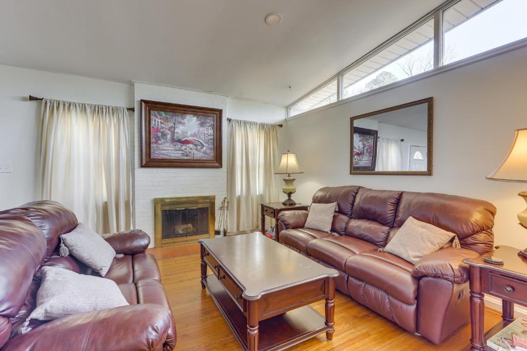 Pet-Friendly Birmingham Cottage with Private Hot Tub