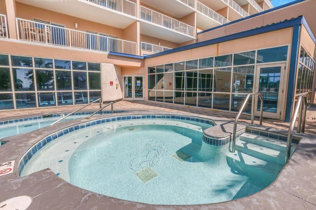 Hot Tub (Jacuzzi) - Photo 2