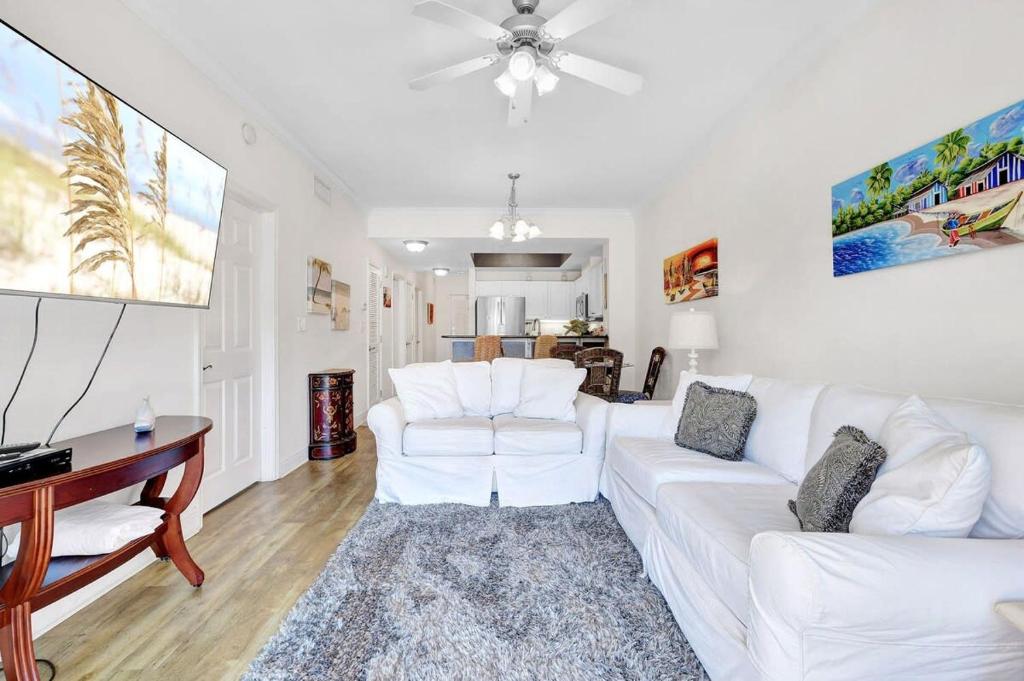 Crystal Tower 206 Amenities galore - Image 6