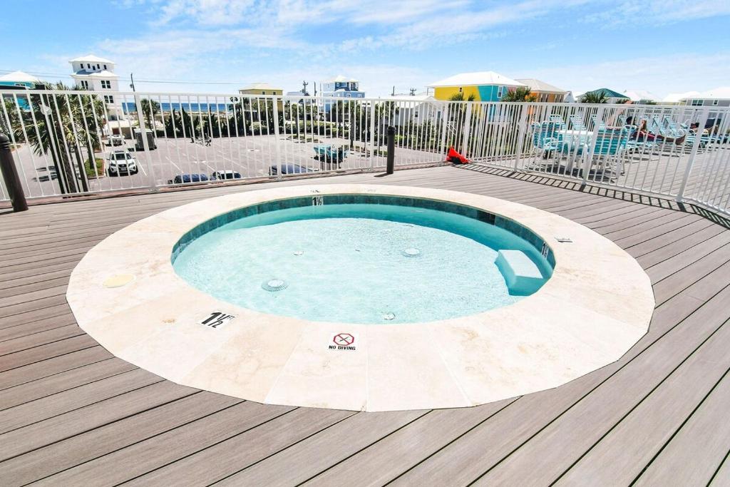 Sanibel 306- Easy beach access & Gulf views