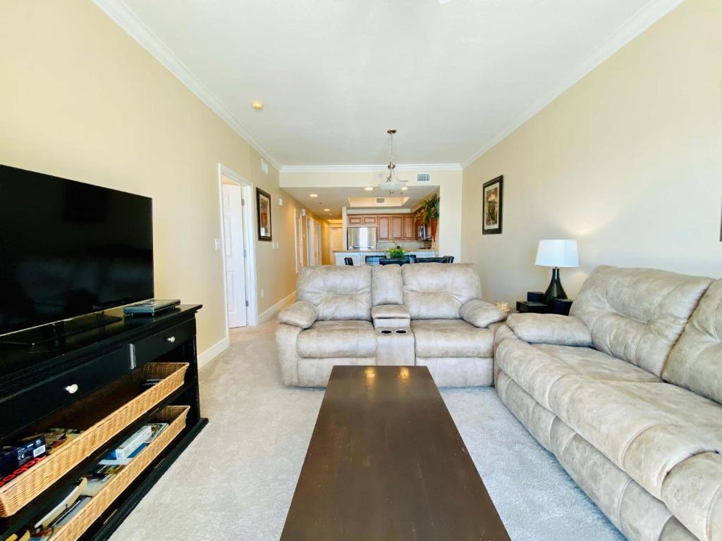 Seawind 1008 by ALBVR - Great beachfront condo and location - Beachfront Pool, Hot Tub, plus kid's bunk room - Image 6