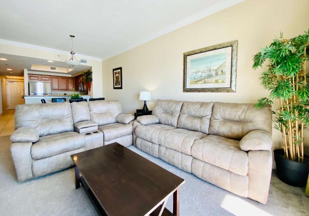 Seawind 1008 by ALBVR - Great beachfront condo and location - Beachfront Pool, Hot Tub, plus kid's bunk room - Image 5