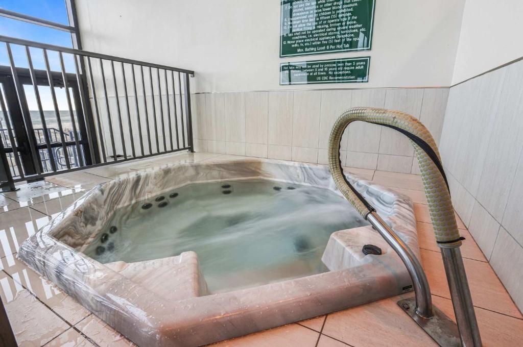 Phoenix I 1112-11th floor splash pad beachfront