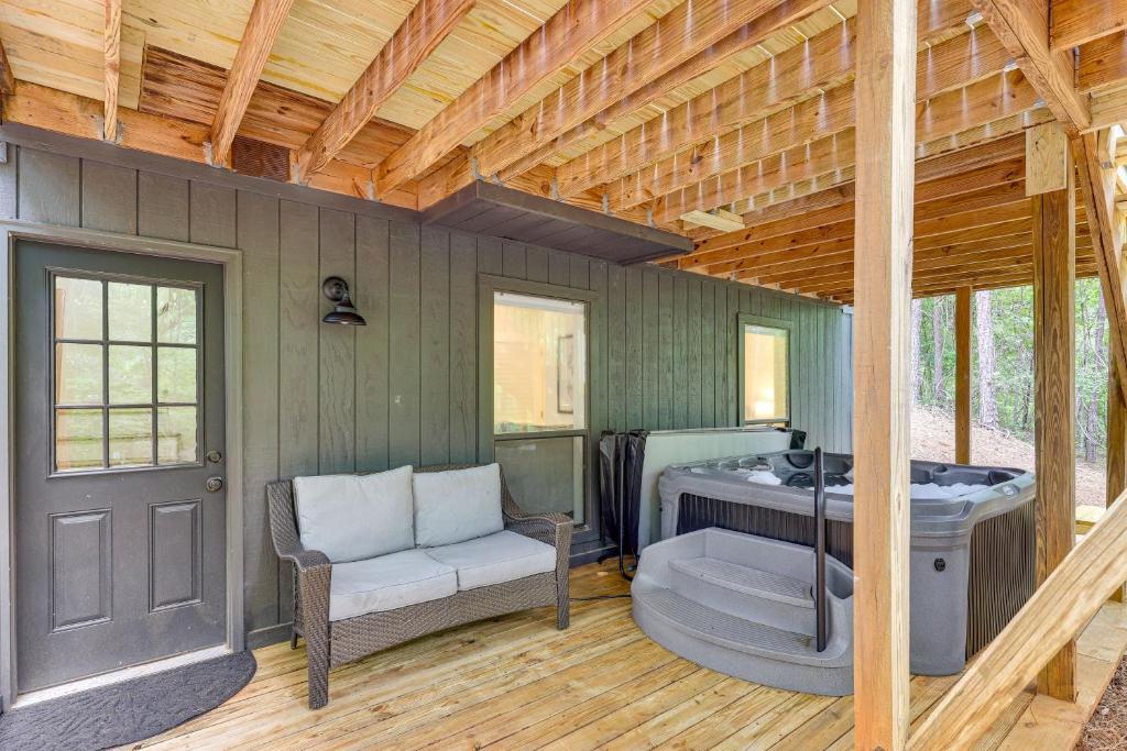 Hot Tub (Jacuzzi) - Photo 4