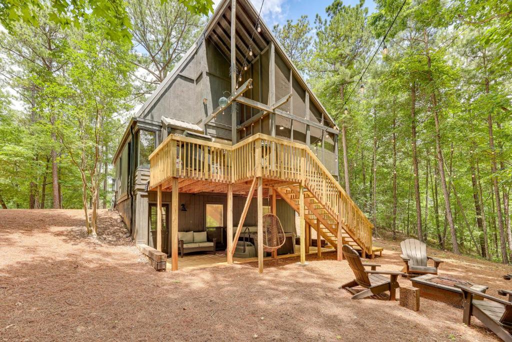 Family-Friendly Dadeville Cabin with Hot Tub and Porch - Image 6