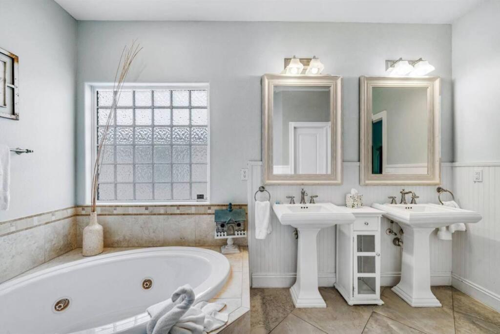 Hot Tub (Jacuzzi) - Photo 5