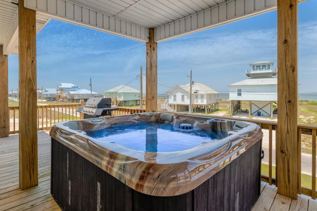 Hot Tub (Jacuzzi) - Photo 3