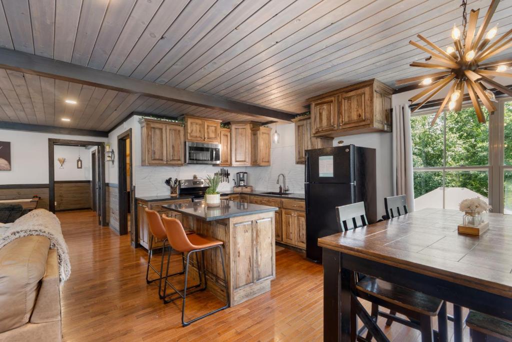 Pool Lodge with amazing views