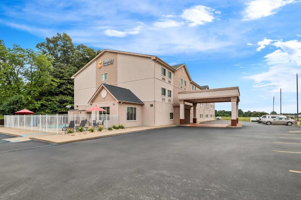 Comfort Inn & Suites Tuscumbia-Muscle Shoals - Image 6
