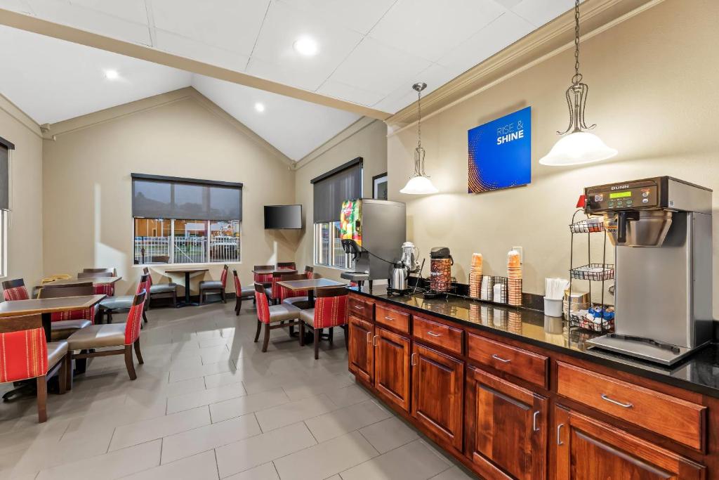 Comfort Inn & Suites Tuscumbia-Muscle Shoals - Image 4