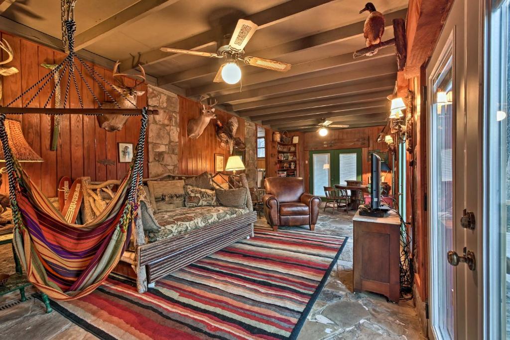 Spacious Waterfront Retreat with Dock and Hot Tub - Image 7