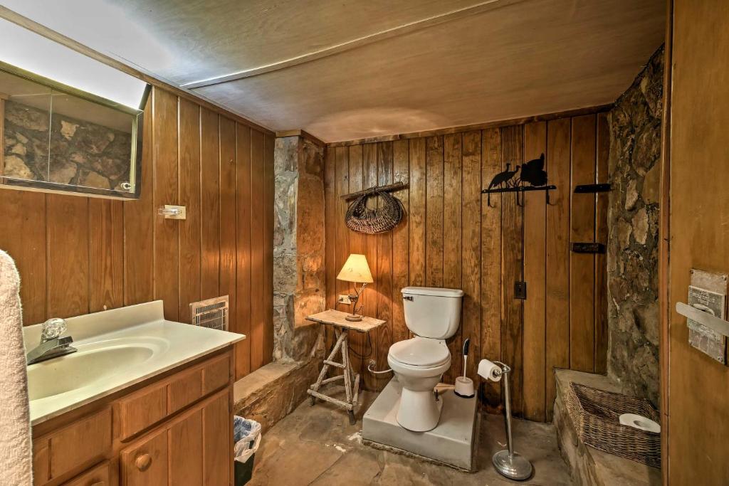 Spacious Waterfront Retreat with Dock and Hot Tub - Image 8