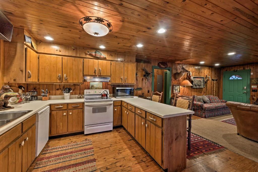 Spacious Waterfront Retreat with Dock and Hot Tub - Image 4