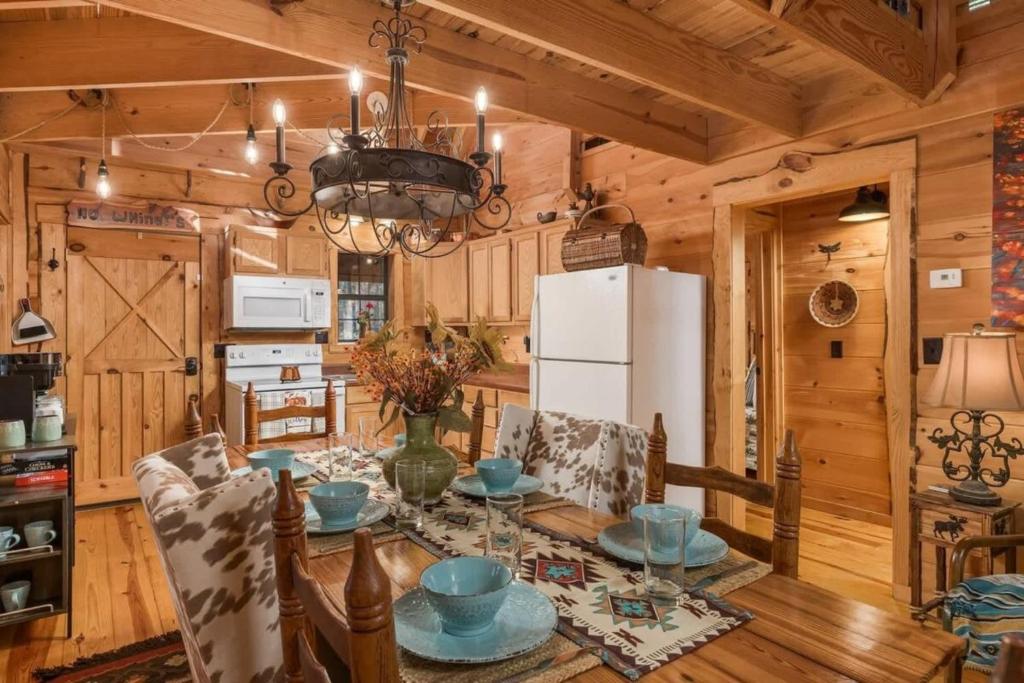 Falcon Lodge - hot tub fire pit & games - Image 8