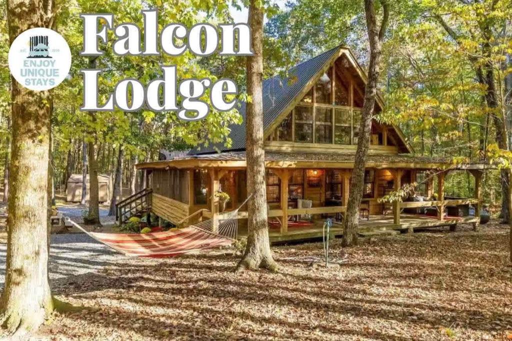 Falcon Lodge - hot tub fire pit & games