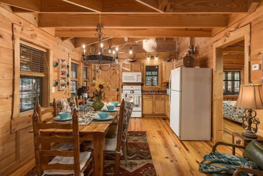 Falcon Lodge - hot tub fire pit & games - Image 7