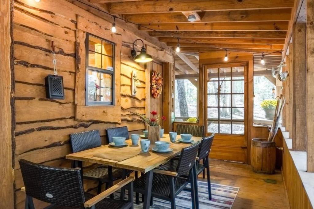 Falcon Lodge - hot tub fire pit & games - Image 5