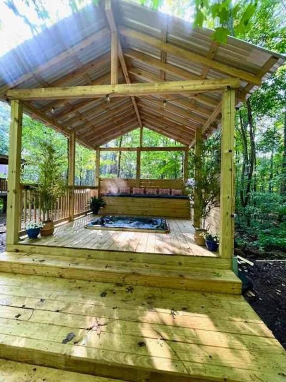 Hot Tub (Jacuzzi) - Photo 3