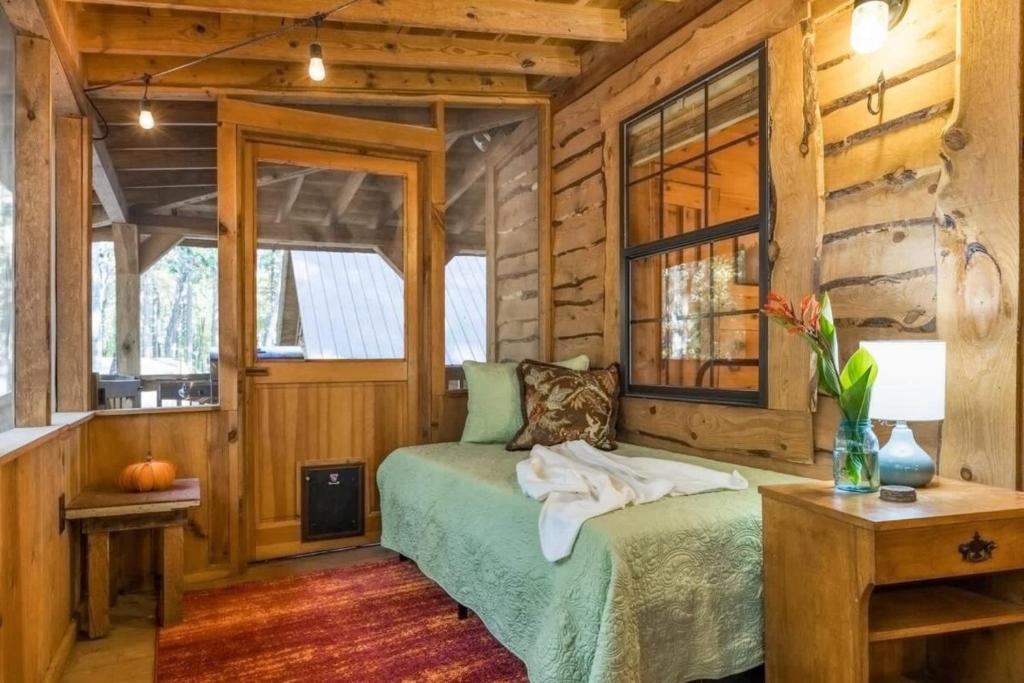 Falcon Lodge - hot tub fire pit & games - Image 6