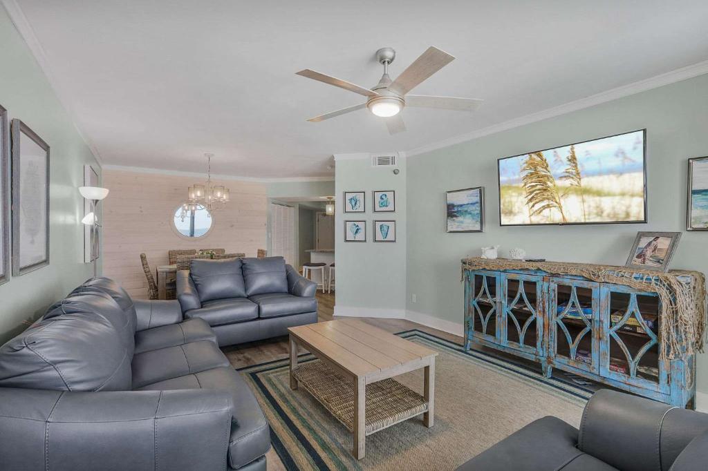 Windward Pointe 304- Pristine Amenities galore - Image 4